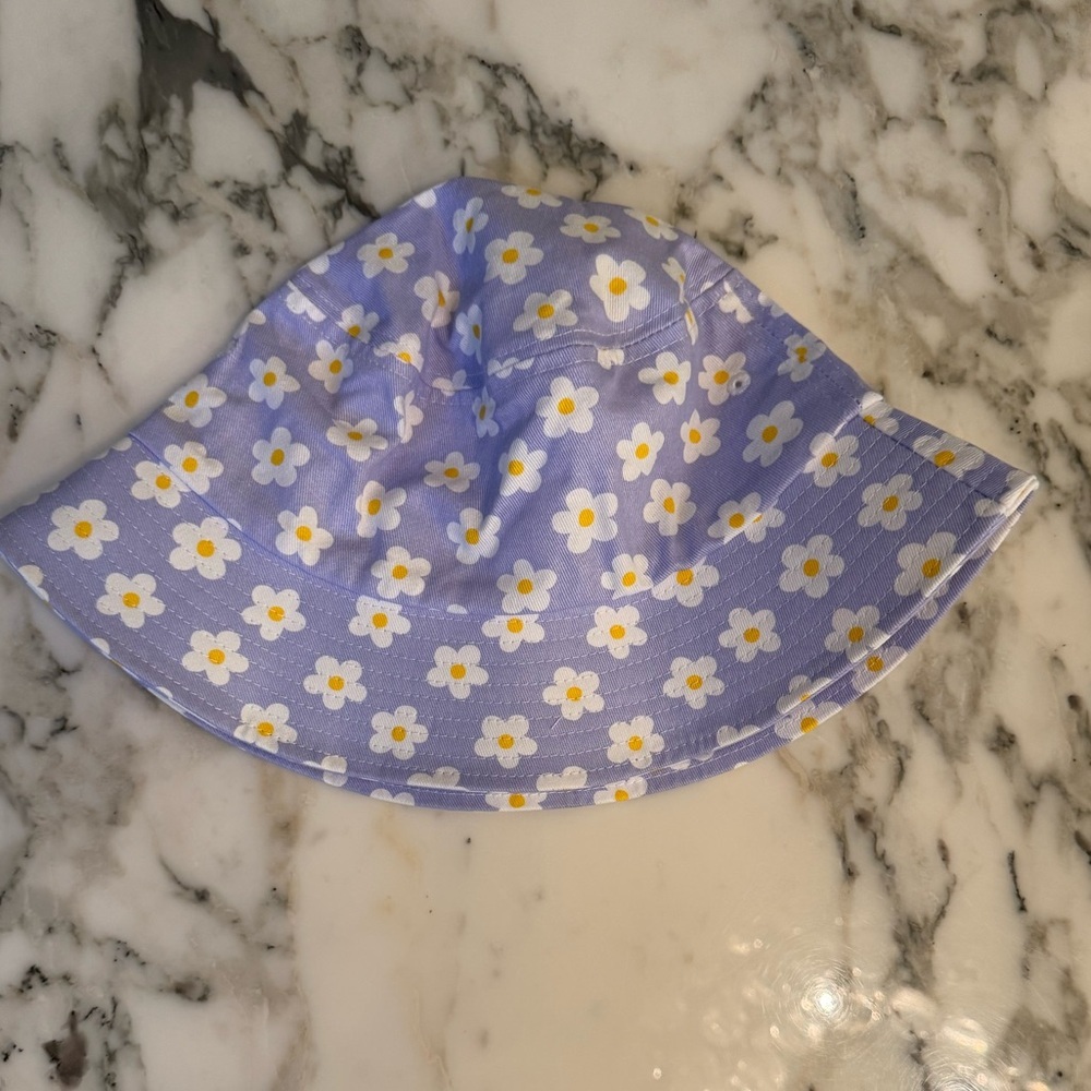 NWOT Women’s Purple Bucket Hat w White & Yellow Daisies - Ulta Beauty Exclusive